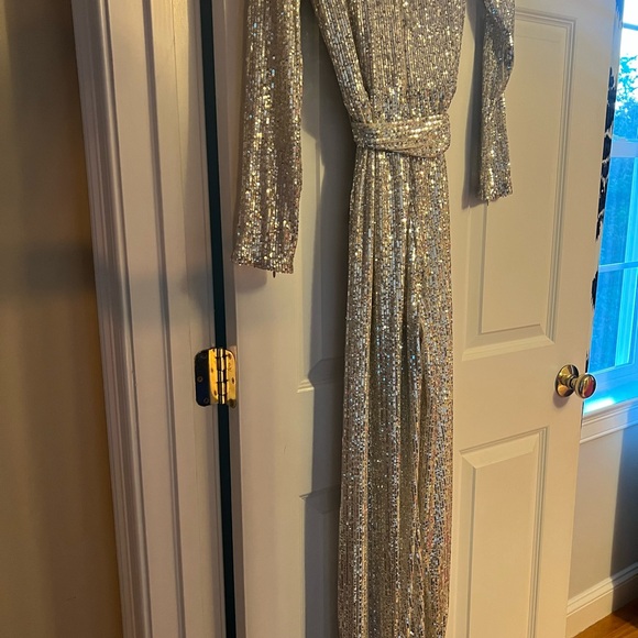 Eliza J Jumpsuit in silver sequins size 6, perfect condition. - Picture 7 of 9